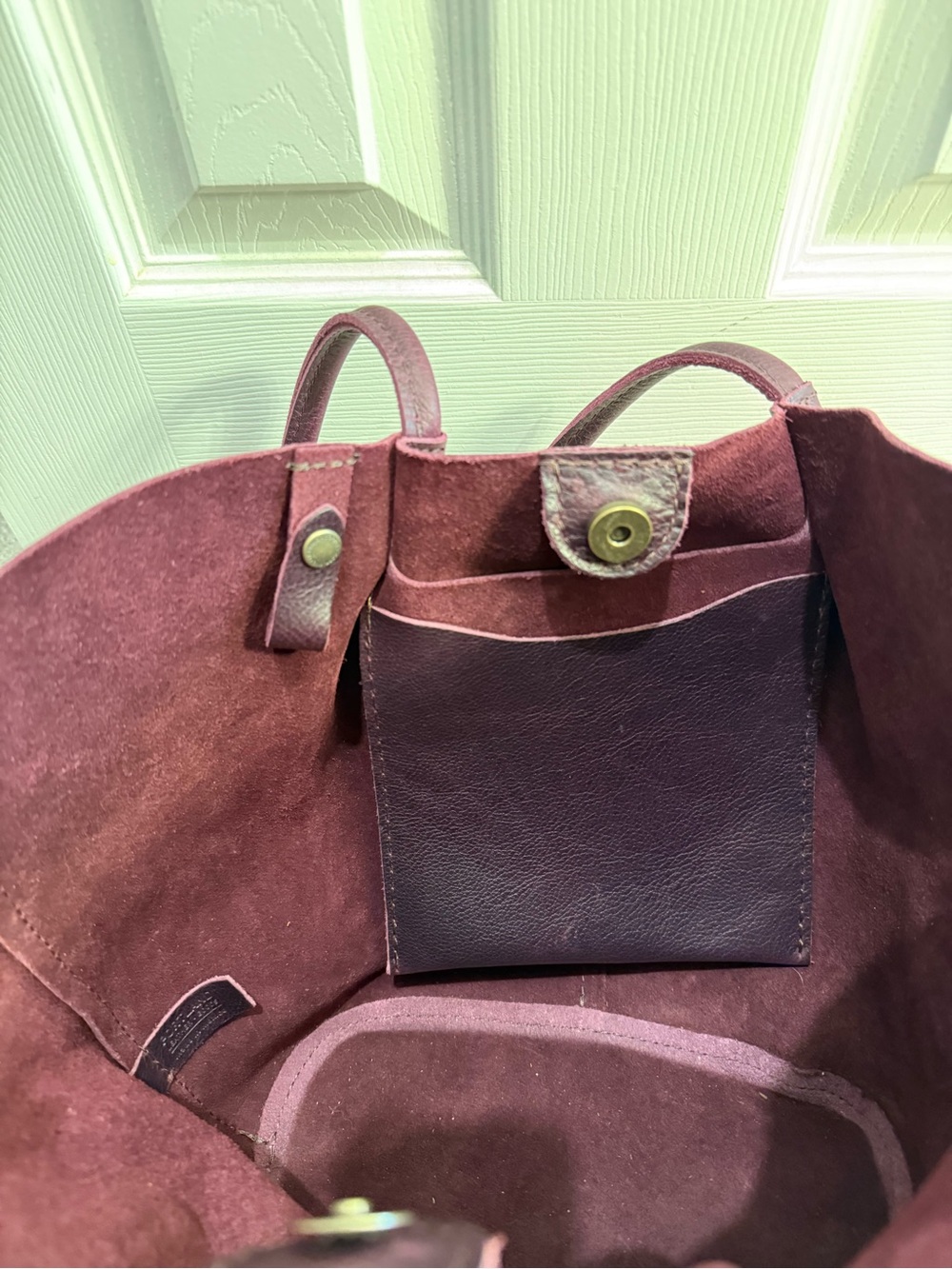 NWOT ‘Almost Perfect’ Portland Leather Devan Bucket Tote in Plum - Large - Picture 8 of 9
